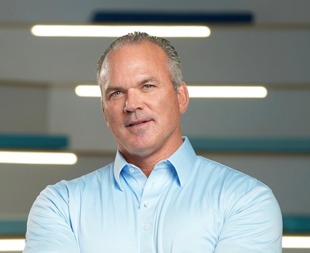 مارك ثورموند، الرئيس التنفيذي المشارك لدى تينابل، يلقي كلمة رئيسية خلال فعاليات بلاك هات الشرق الأوسط 2025