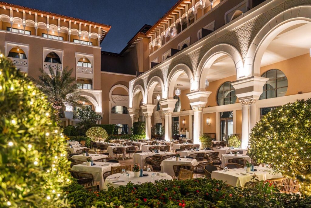 منتجع ريكسوس بريميوم جزيرة السعديات يدعو الضيوف