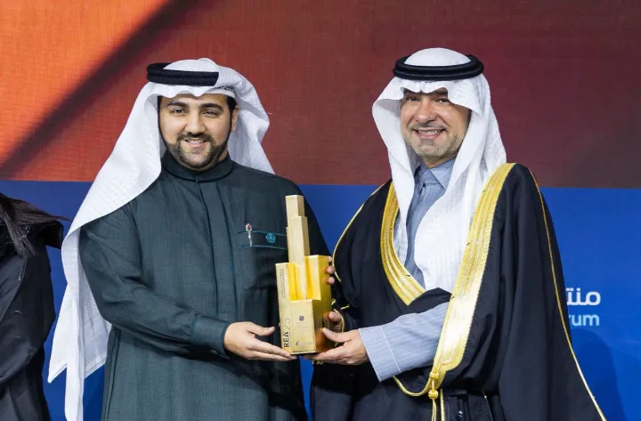 “الجادة الأولى للتطوير العقاري” تحصد جائزة التميز العقاري عن مشروعها “جادة الأعمال – القيروان”