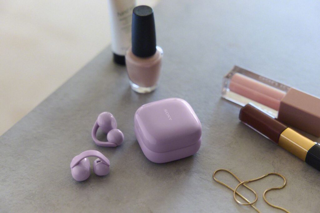 Sony Unveils LinkBuds Clip Open Earbuds in Saudi ArabiaNew clip-type open earbuds feature Always-on clip design that lets you hear your surroundings and your music at the same time