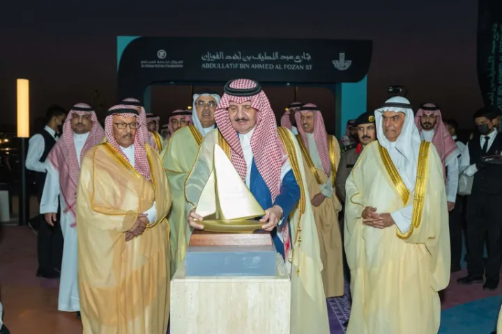 أمير المنطقة الشرقية يدشّن شارع عبداللطيف الفوزان بمحافظة الخبر بمساحات خضراء تتجاوز 22 ألف م²