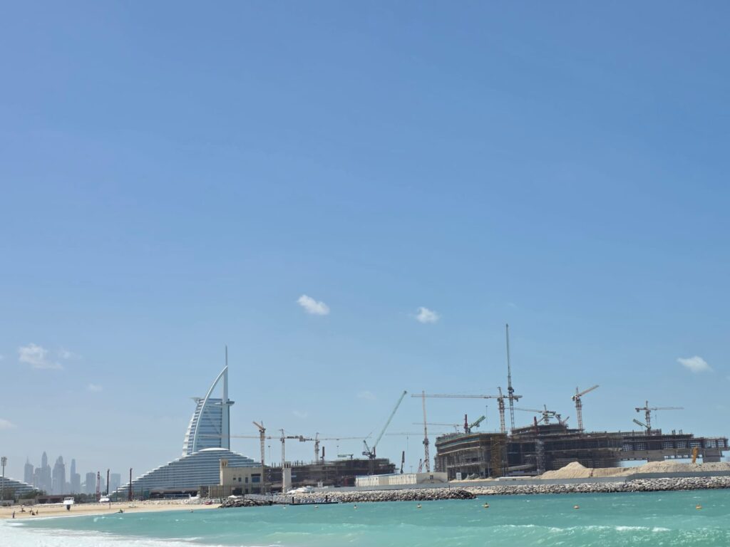 صلاح محمد المدير الشريك في شركة عمران جروب للروافع البرجية: الروافع البرجية في سماء الامارات تعادل من حيث العدد نظيرتها في العالم