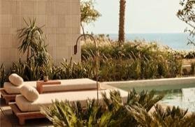 AT THE WATER’S EDGE: THE SEA FRONT PRIVATE POOL SUITE AT ROSEWOOD AMAALA